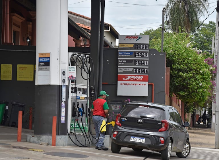 Fotos de nuevos Precios del Combustible Puma en Colon y Carlos A. López