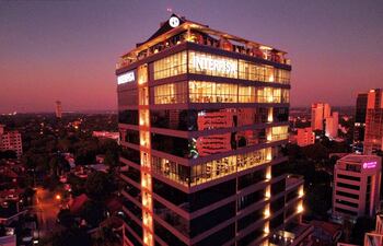 Interfisa Banco celebra 45 años de trayectoria en el sistema financiero del país.