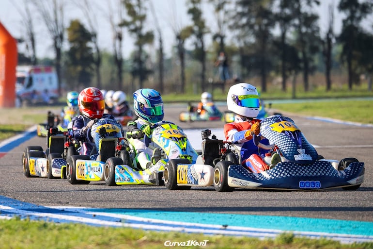 Las carreras de la categoría Junior, en la RMC Argentina, son las más disputadas, reñidas y ásperas, como se ve en la imagen.