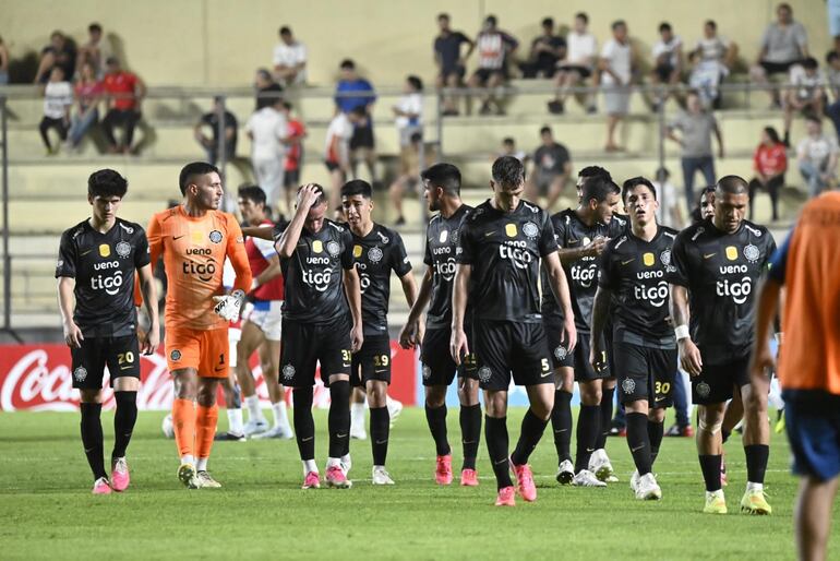 Caras largas a la salida del equipo de Olimpia.