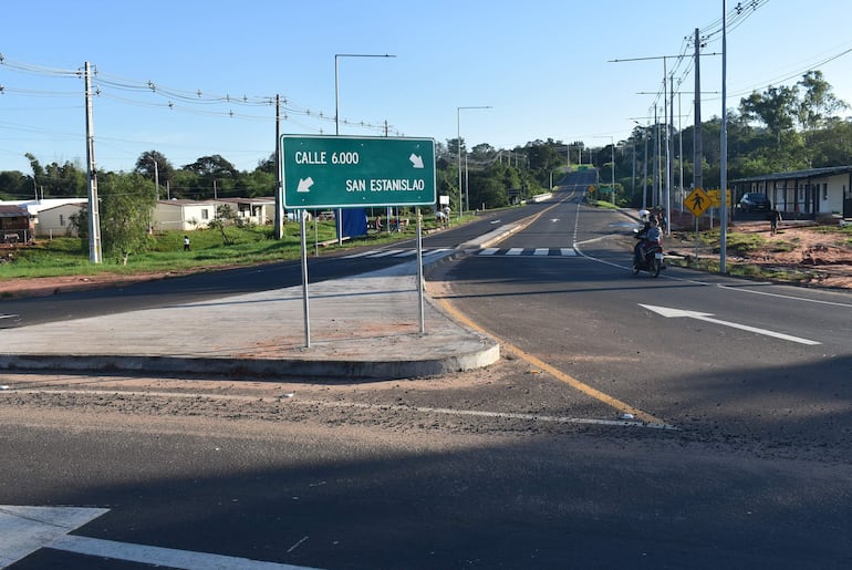 Conductores manifiestan su descontento por la confusión en las señales de tránsito en Cruce Tacuara.