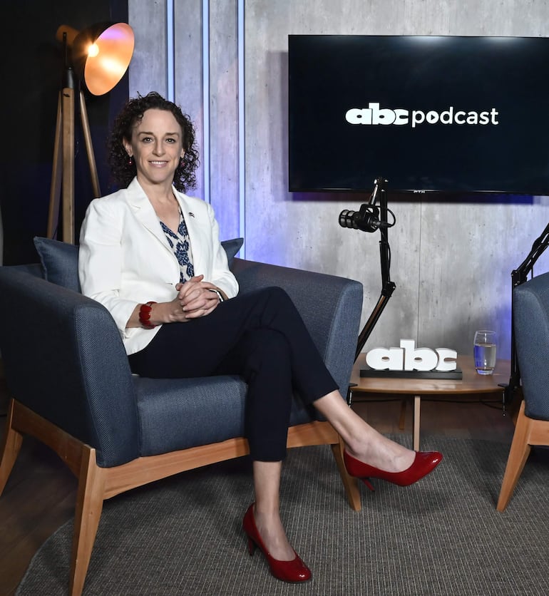 Leanne Cannon, directora de Diplomacia Pública de la Embajada de los Estados Unidos cuya entrevista se publicará en el podcast de ABC Color.