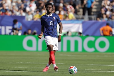 Aurélien Tchouaméni de Francia en acción durante el partido de dieciseisavos de final de la Copa Mundial de la FIFA 2026 entre Francia y Suecia, en East Rutherford, Nueva Jersey, EE. UU.