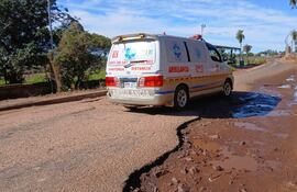 La calle Po´í cruza la ciudad de J. A. Saldívar, en esta intercesión las ambulancias, pasan a menudo, así como pacientes y familiares que van al Hospital Nacional.