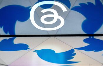 Imagen ilustrativa de las redes sociales Twitter y Threads. (AFP)