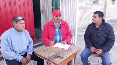 El intendente Hilario Adorno armo una oficina improvisada en Puerto Casado debido a que por orden judicial no puede acercarse a la sede de la Municipalidad en un radio de 500 metros.