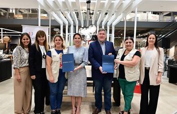 Equipos de Sueñolar y la Secretaría Nacional de Turismo (Senatur).