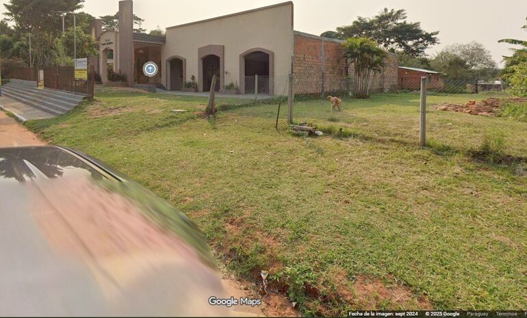En la capilla San Buenaventura, de Yvyku' i,  Luque, un perro fue captado por Google Street View justo cuando hacía sus necesidades fisiológicas.
