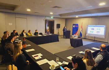 La reciente reunión del Comité Técnico Nacional para la implementación de la política “Una Salud” . El evento fue organizado por el ministerio de Salud Pública y contó con la presencia del director general de Vigilancia de la Salud,Dr.Guillermo Sequera, técnicos del ministerio de Salud; el  presidente del Senacsa, Dr. José Carlos Martin  y directores generales de la institución.