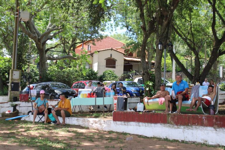 Familias llenaron la playa Rotonda durante el feriado.