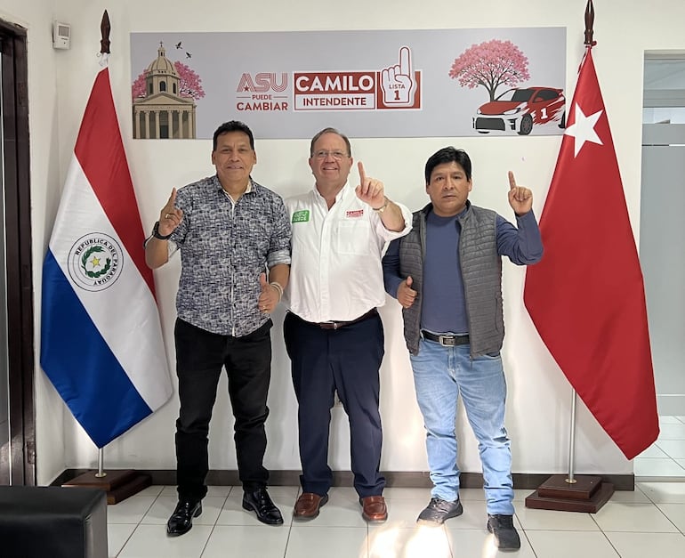Camilo Pérez promete a la comunidad boliviana revitalización de la feria en el Mercado 4 Camilo Pérez promete a la comunidad boliviana revitalización de la feria en el Mercado 4