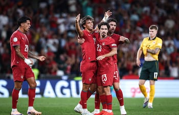 El jugador de Portugal João Félix (segundo por la izquierda) lo celebra con sus compañeros tras marcar el primer gol (1-0) durante el partido de la UEFA Nations League en Lisboa, Portugal.
