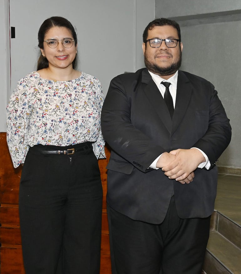 Prof. Gabriela González y Prof. Diego Irala. 