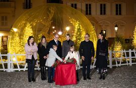 Los principitos Gabriella y Jacques fueron los encargados de encender las luces de Navidad en Mónaco.