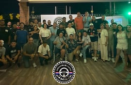 Foto grupal de los protagonistas del certamen de la mencionada asociación, quienes fueron premiados por la última fecha en Puerto Obligado y por el campeonato 2025.