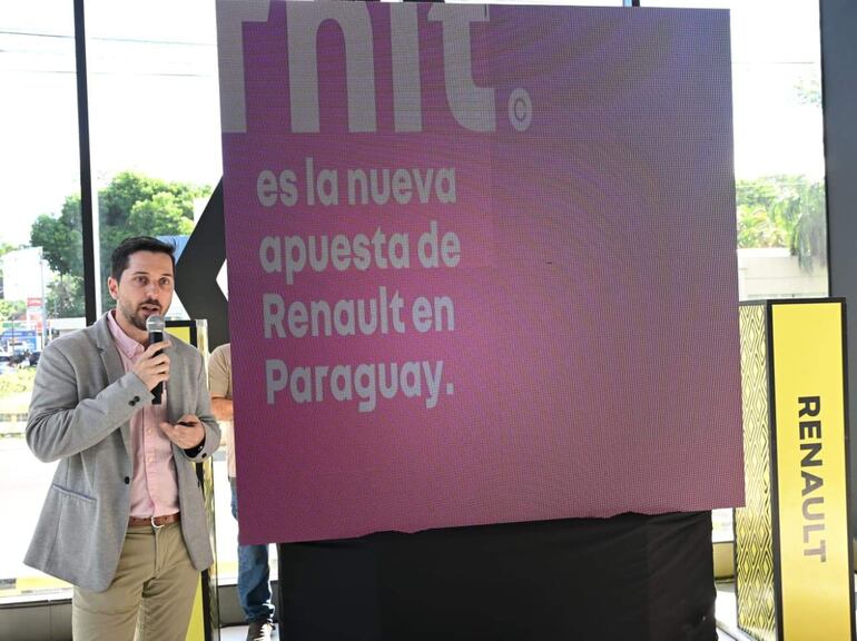 Agustín Varela, gerente general de Santa Rosa Paraguay, durante la apertura oficial de la tienda RNLT.