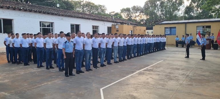 En total, son 200 los j&oacute;venes que aspiran a ser suboficiales de la Polic&iacute;a Nacional.