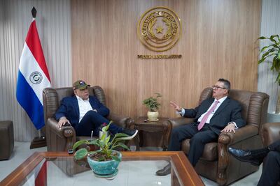 El embajador Gustavo Leite se reunió con el presidente del Congreso, Basilio "Bachi" Núñez, y otros senadores cartistas.