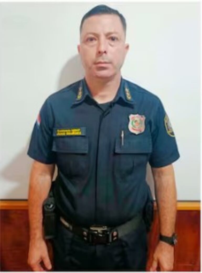 El uniformado asiste regularmente a su unidad,  aunque no tenga una función asignada mientras dure la investigación.
