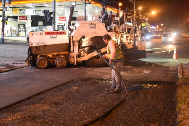 Recapado de la avenida Fernando de la Mora durante la administración de Óscar "Nenecho" Rodríguez (ANR-HC). (Archivo)