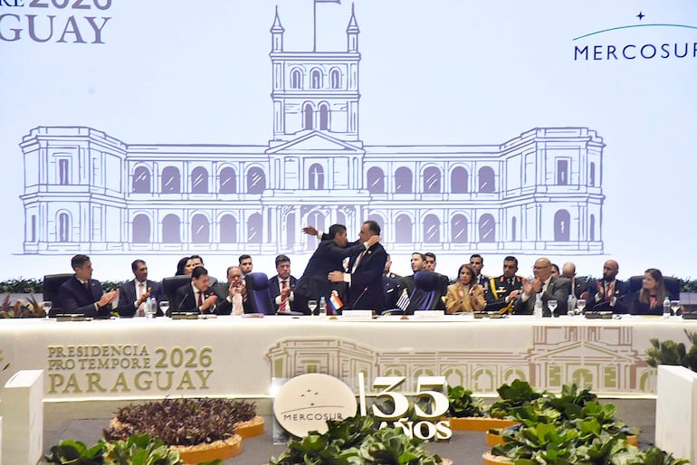 La Reunión del Consejo del Mercado Común (CMC), que agrupa a los ministros de Relaciones Exteriores y de Economía de los Estados partes, junto con la Cumbre de Jefes de Estado del Mercosur, se lleva a cabo entre el 29 y el 30 de junio en Luque-CONMEBOL, Paraguay