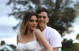 Lele Pons y Guaynaa esperan felices a su primer hijo.