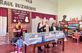 Cajas lacradas para el concurso docente del MEC, organizado la semana pasada en 6 departamentos.