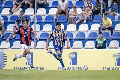 El extremo Jonathan Ramos, uno de los pocos juveniles que se ganó el lugar a base de buen rendimiento en el Sportivo Luqueño.