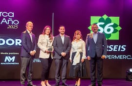 Directivos de Superseis recibieron el premio.