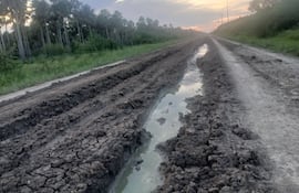 Estado desastroso del camino que conduce a Fuerte Olimpo, desde la comunidad de Toro Pampa en un tramo de más de 60 kilómetros.