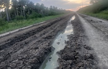 Estado desastroso del camino que conduce a Fuerte Olimpo, desde la comunidad de Toro Pampa en un tramo de más de 60 kilómetros.
