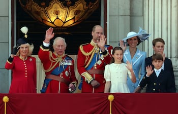 (De izquierda a derecha) La reina Camila de Gran Bretaña, el rey Carlos III, Guillermo, príncipe de Gales, la princesa Carlota, Catalina, princesa de Gales, el príncipe Jorge y el príncipe Luis en el balcón del Palacio de Buckingham durante el Desfile del Cumpleaños del Rey, Trooping the Colour, en Londres, Gran Bretaña, el 13 de junio de 2026.