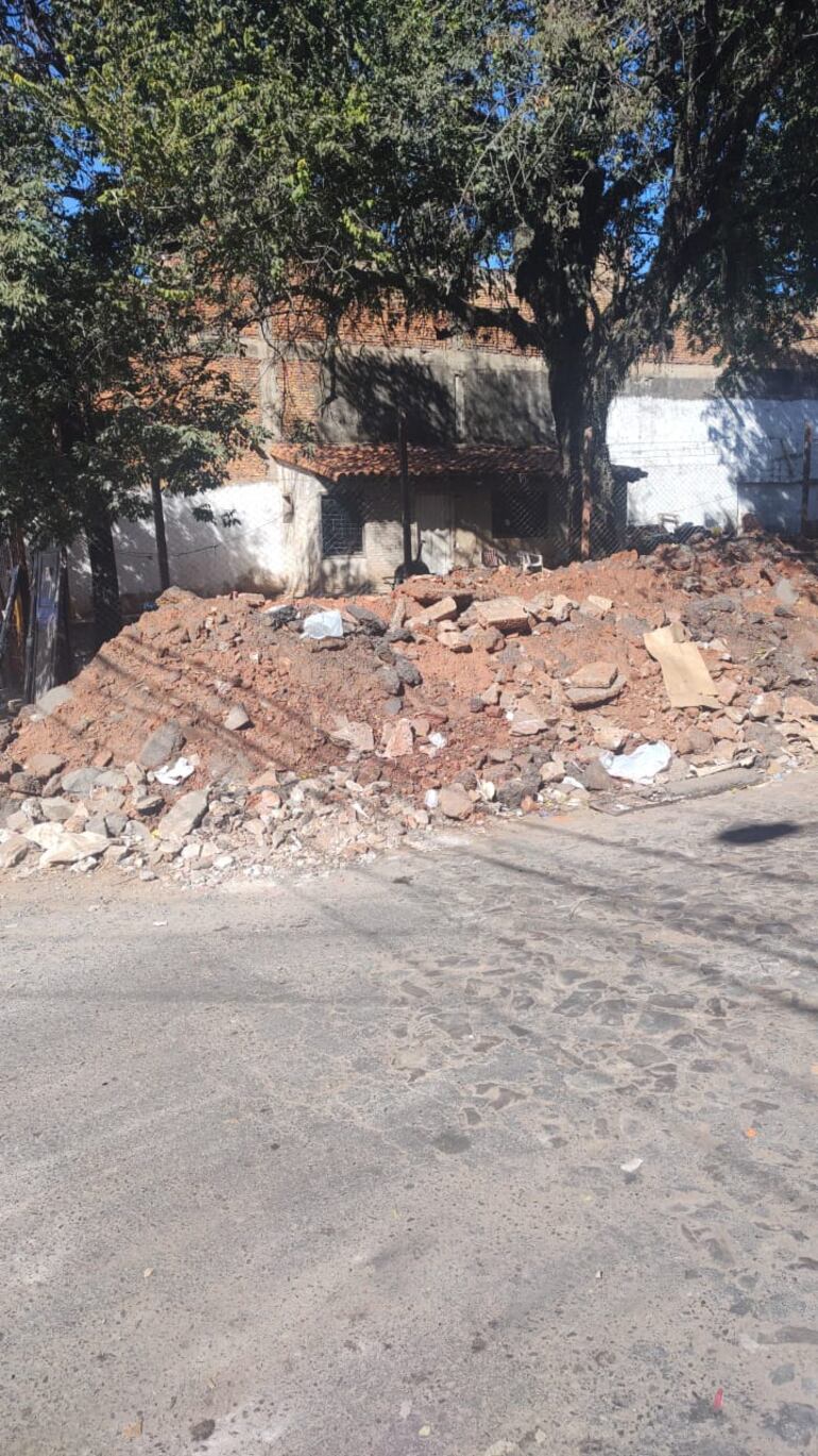 Escombros y basura.