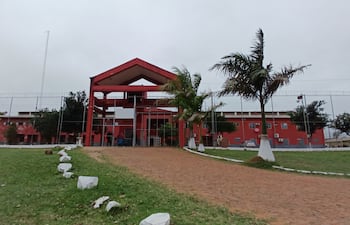 Fachada la Penitenciaría Regional de Coronel Oviedo.