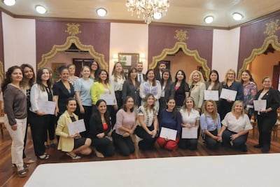 Representantes de la ANDE recibieron un certificado de reconocimiento por sus acciones en favor de la equidad de género.