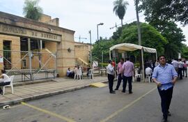 En la Facultad de Derecho de la UNA, estudiantes realizarán la próxima semana movilizaciones de solidaridad con la compañera y de repudio contra el acoso sexual, anunciaron.