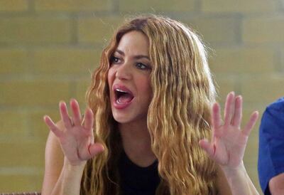 La cantante colombiana Shakira habla durante la inauguración de la Institución Educativa Distrital Nuevo Bosque Pies Descalzos, en Barranquilla (Colombia). La Fiscalía española acusó a la artista de defraudar 6 millones en nueva causa por delito fiscal