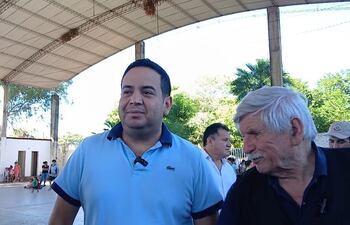 Gobernador de Central, Ricardo Estigarribi junto al intendente de Limpio, Optaciano Gómez