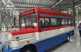 En Filipinas se abrió una nueva planta de ensamblaje de buses eléctricos de procedencia china. En las noticias se anuncia que empezarán fabricando unos 60 colectivos, de un diseño bastante llamativo, a pedido de Paraguay.