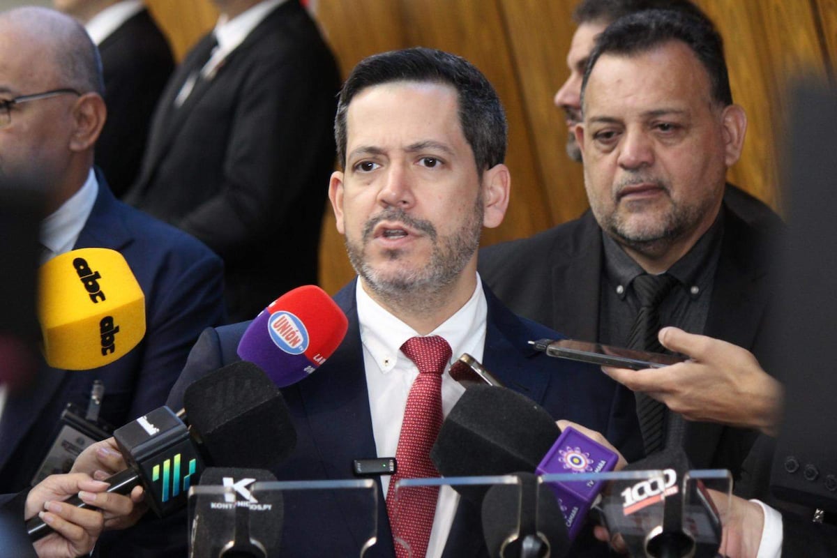 Raúl Latorre insiste que acatará decisión de Alliana y afirma no estar negociando con Añeteté Raúl Latorre insiste que acatará decisión de Alliana y afirma no estar negociando con Añeteté
