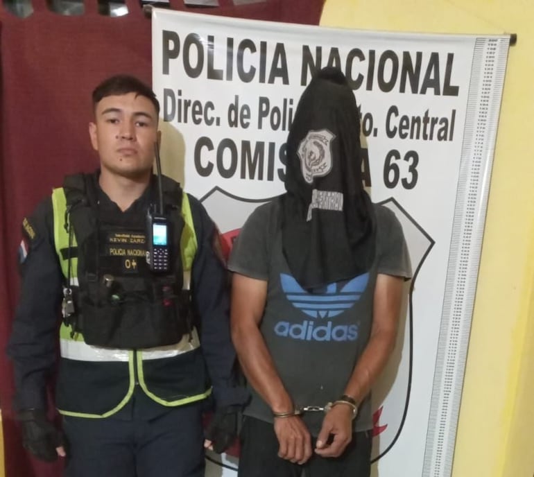El hombre se entregó luego de atacar violentamente a su expareja.