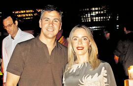 El presidente Santiago Peña y la primera dama, Leticia Ocampos.