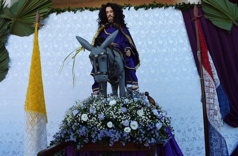 Carapeguá invita a vivir la Semana Santa con vía crucis, recorridos por el cerro Bogarín y visitas a Mocito Isla.