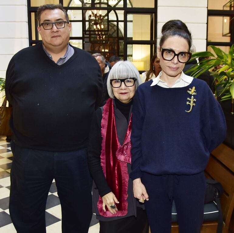 Cuactemoc Medina, Adriana Almada y Claudia Casarino.