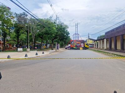 Denuncian instalación de un parque de diversiones en medio de la calle, lo que obstaculiza el tránsito vehicular.