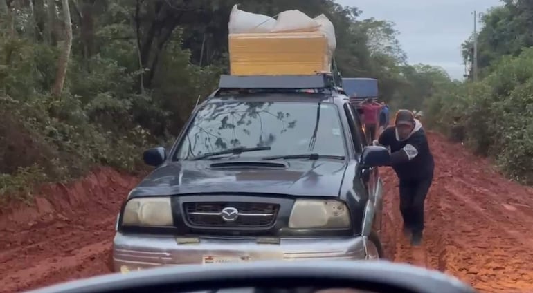 Lluvias vuelven a aislar a Borja y Mbuyapey y reavivan reclamo por asfalto.