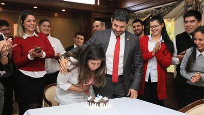 Brisa Araceli Rodríguez González, con su padre Óscar "Nencho" Rodríguez.