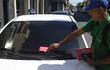 Funcionarios de Parxin en la primera semana de implementación del estacionamiento tarifado.