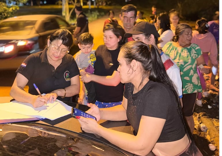 Unas 80 personas están en albergues por la crecida del río Paraná en Ciudad del Este Unas 80 personas están en albergues por la crecida del río Paraná en Ciudad del Este