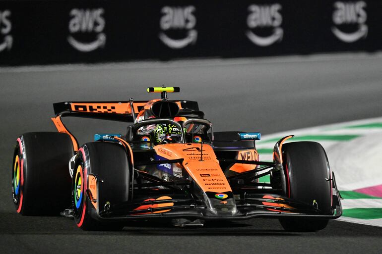 El inglés Lando Norris, líder del campeonato, fue el más rápido este viernes, por delante de su compañero, el australiano Oscar Piastri.